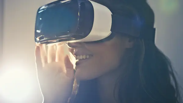 Person mit VR-Brille