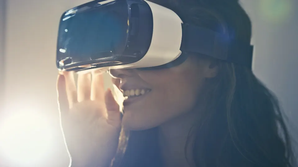 Person mit VR-Brille