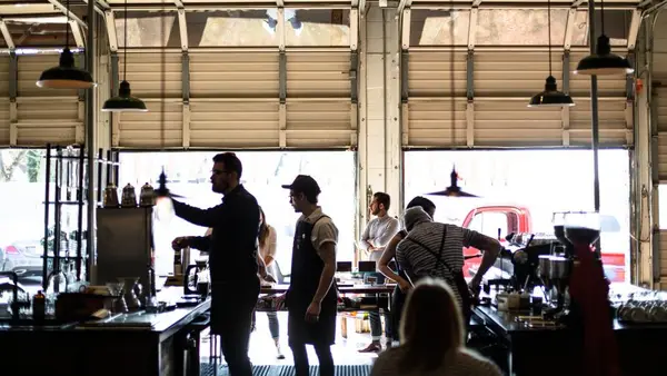 Beratungsgespräch mit einer Kundin
