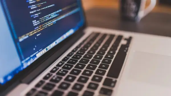 Programmcode am Bildschirm