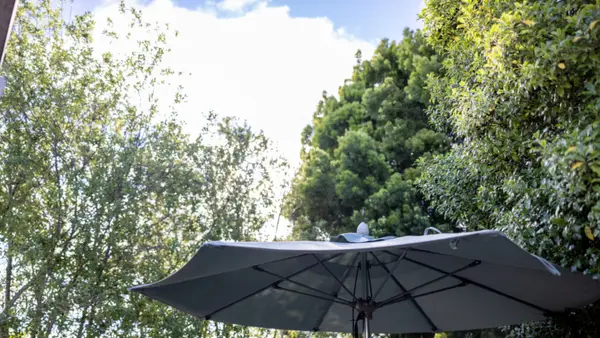 Regenschirm als Sinnbild für Absicherung