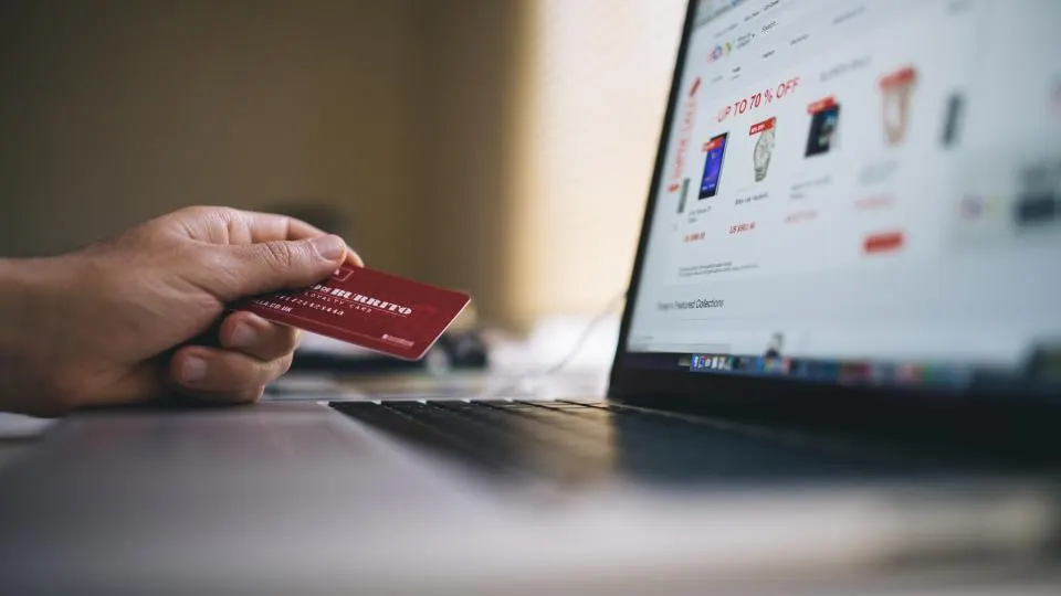 Onlineshopping am Laptop