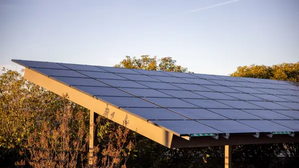 Photovoltaikanlage in der Sonne
