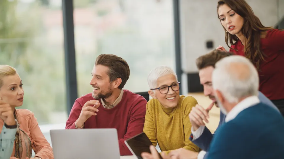 Junges Gründerteam bei der Arbeit