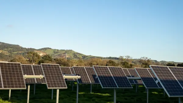 Photovoltaikanlage in der Sonne